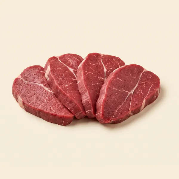 Quatro bifes de patinho crus em leque, carne magra com linhas finas de membrana