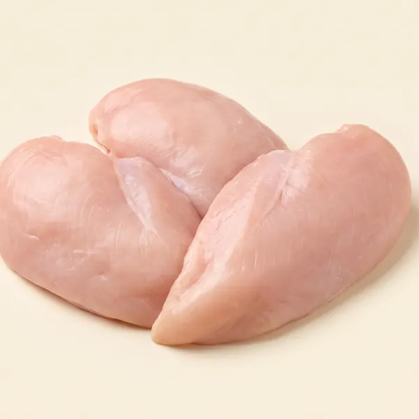Filés de peito de frango crus, sem osso e sem pele